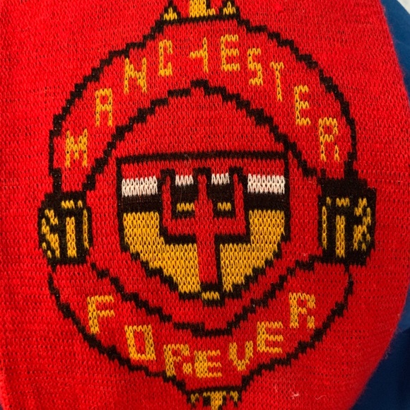 Manchester United Scarf - Picture 3 of 4